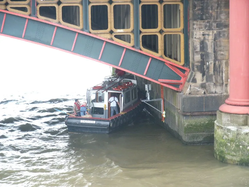 Operating the Scanner under Blackfriars Bridge